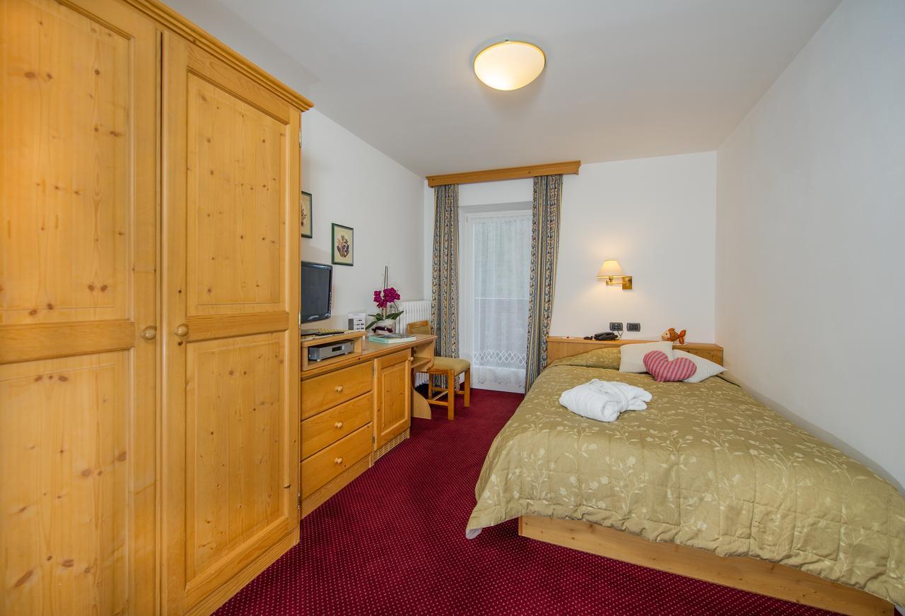 Hotel Bellavista Canazei Pokoj fotografie